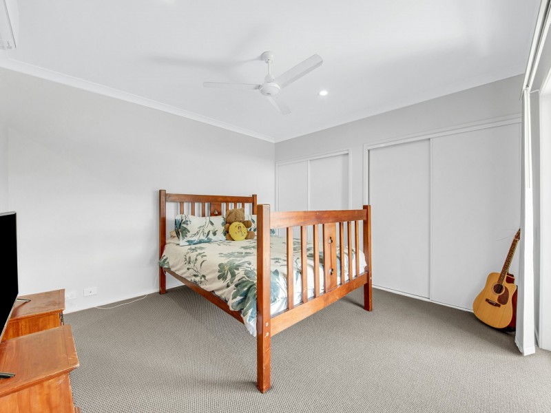 21 Clover Cres, Boyne Island QLD 4680