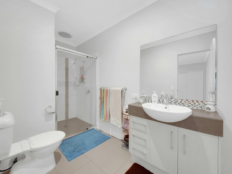 21 Clover Cres, Boyne Island QLD 4680