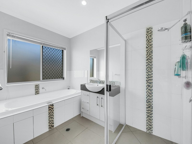 21 Clover Cres, Boyne Island QLD 4680