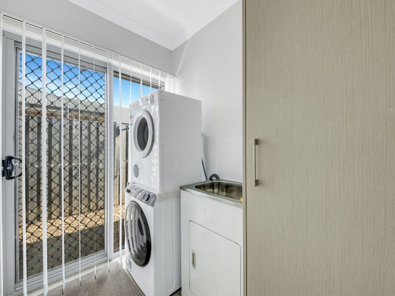 21 Clover Cres, Boyne Island QLD 4680