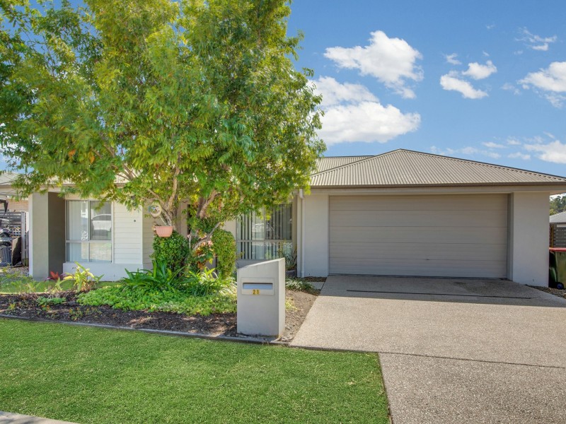 21 Clover Cres, Boyne Island QLD 4680