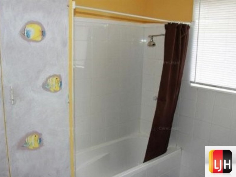 8 Marina Avenue, Boyne Island QLD 4680