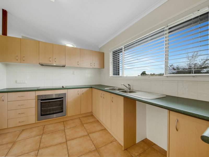 16 Hayes Avenue, Boyne Island QLD 4680
