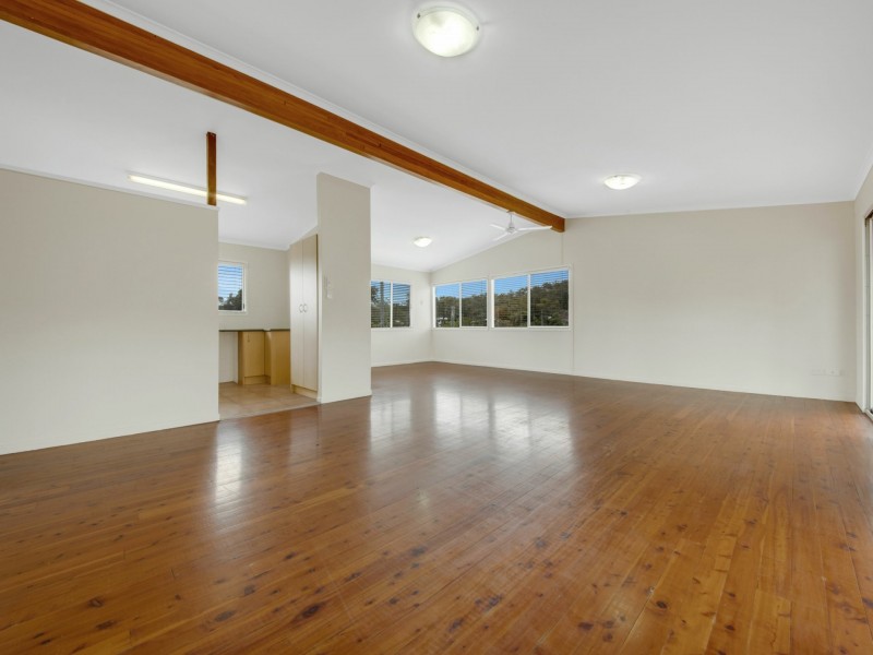 16 Hayes Avenue, Boyne Island QLD 4680