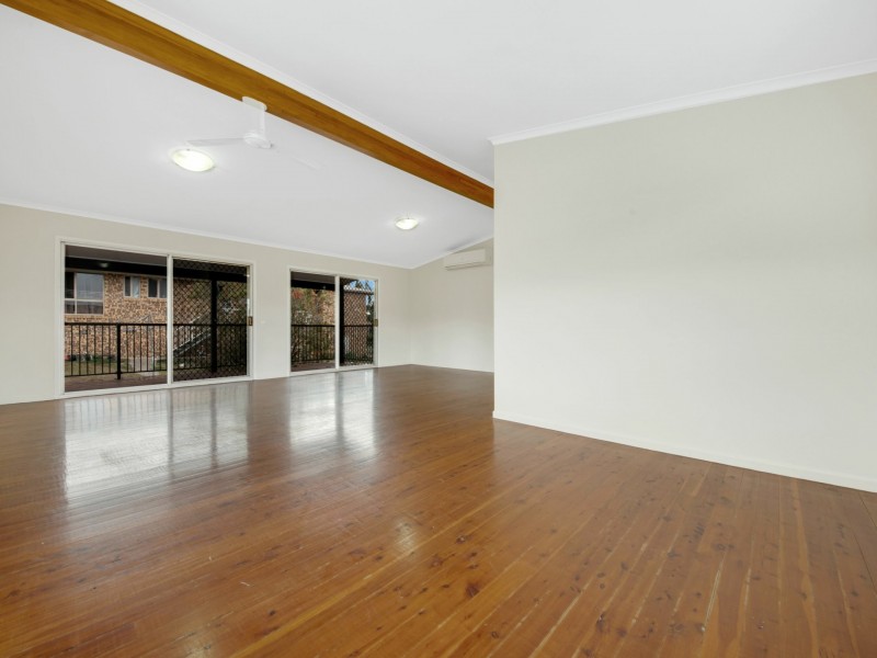 16 Hayes Avenue, Boyne Island QLD 4680