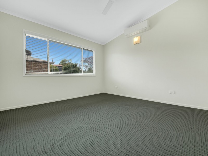 16 Hayes Avenue, Boyne Island QLD 4680