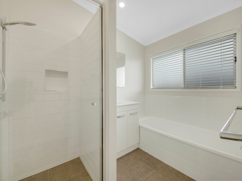 16 Hayes Avenue, Boyne Island QLD 4680