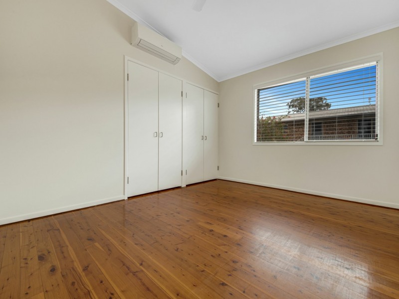 16 Hayes Avenue, Boyne Island QLD 4680