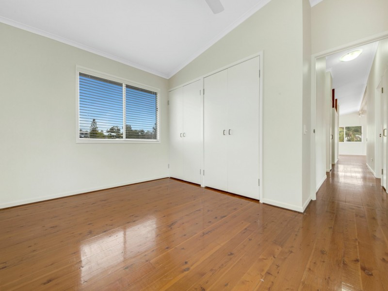 16 Hayes Avenue, Boyne Island QLD 4680