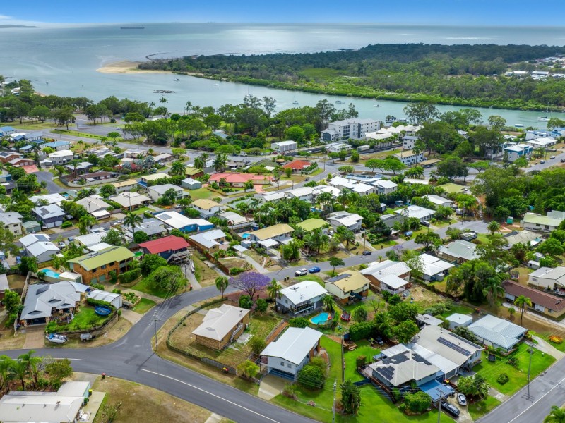 16 Hayes Avenue, Boyne Island QLD 4680