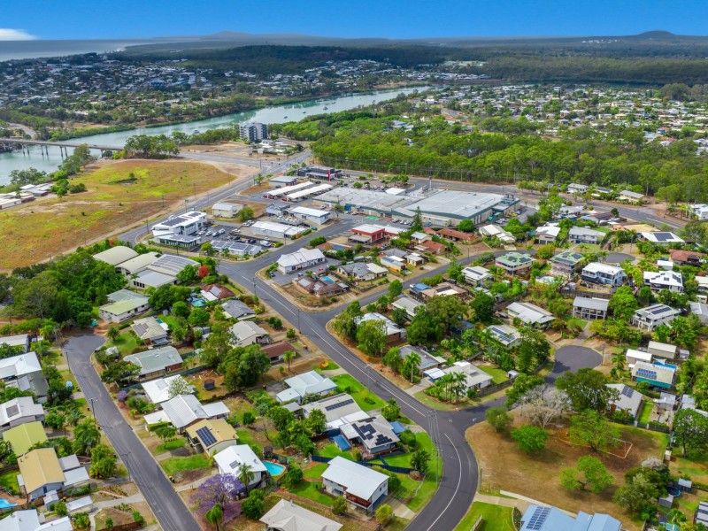 16 Hayes Avenue, Boyne Island QLD 4680