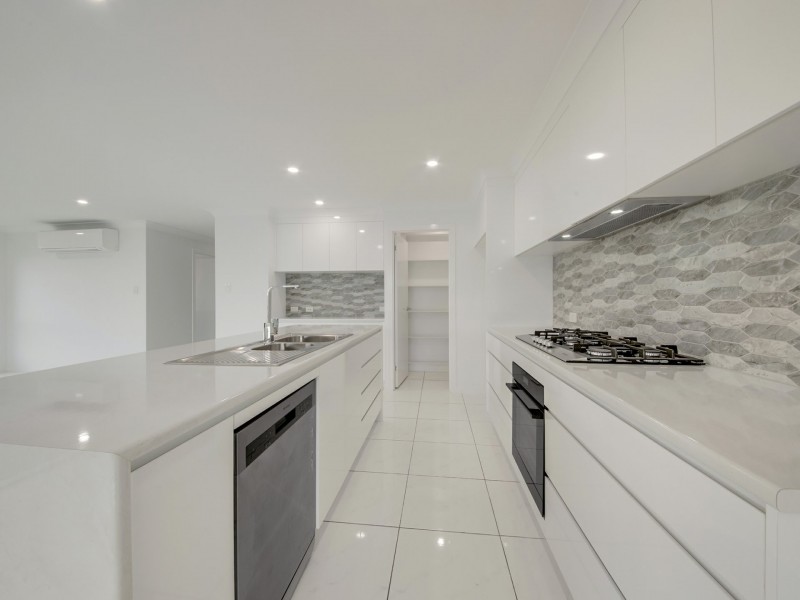 6 Barambah Parade, Boyne Island QLD 4680