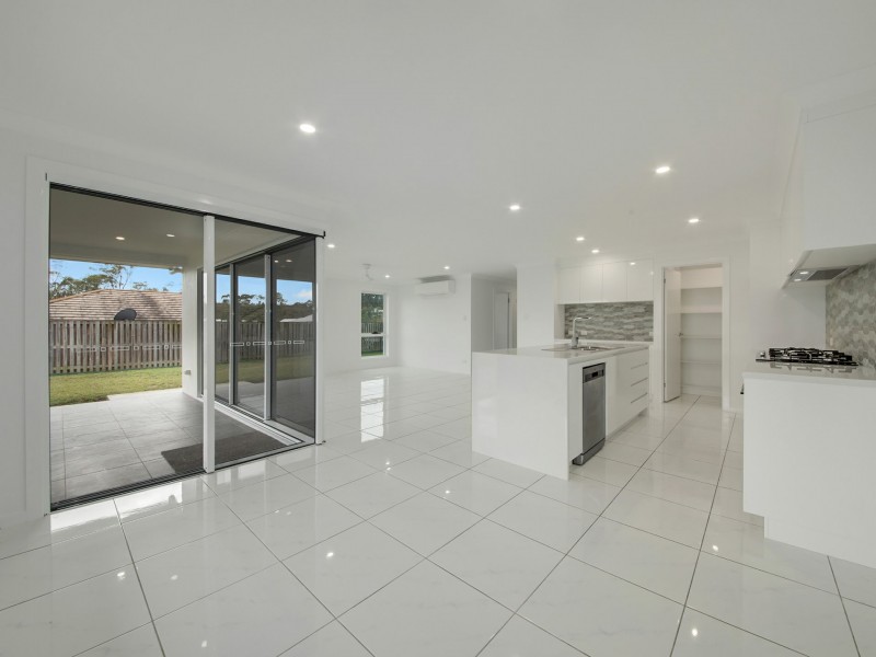 6 Barambah Parade, Boyne Island QLD 4680