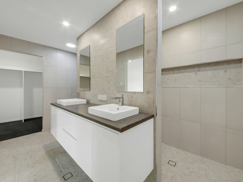 6 Barambah Parade, Boyne Island QLD 4680