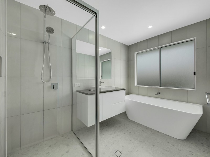 6 Barambah Parade, Boyne Island QLD 4680