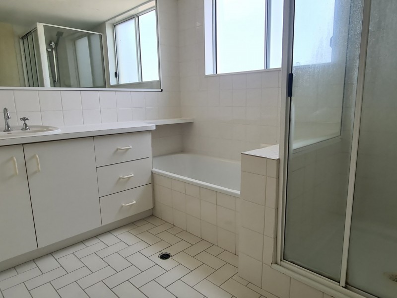 2/4 Pittsbay Crescent, Boyne Island QLD 4680