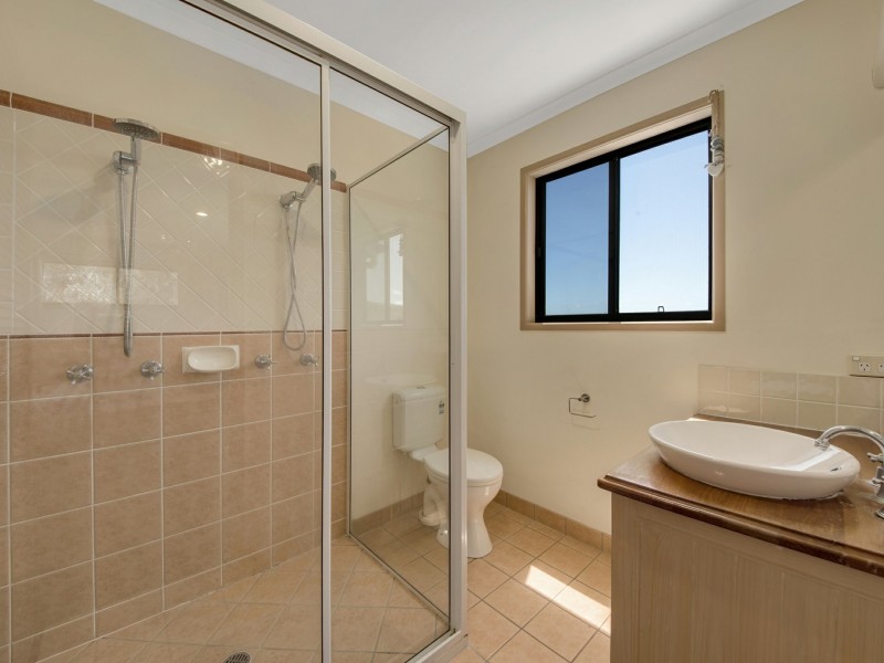 25 Sayre Crescent, Boyne Island QLD 4680