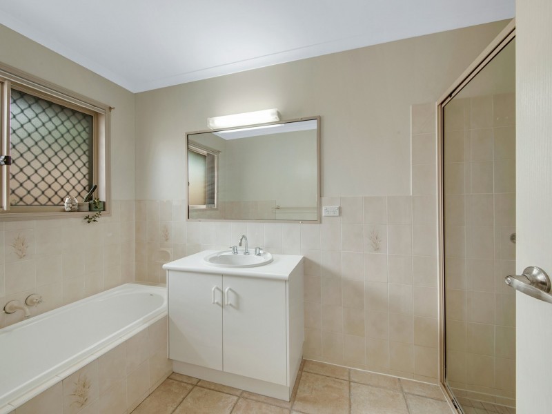 5 Minya Close, Boyne Island QLD 4680