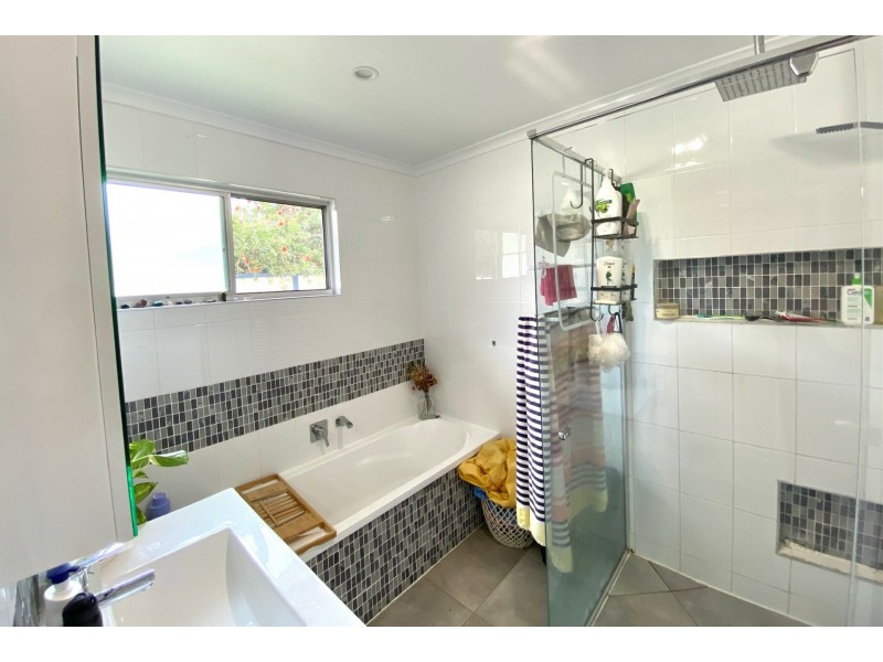 4 Bass Street, Boyne Island QLD 4680