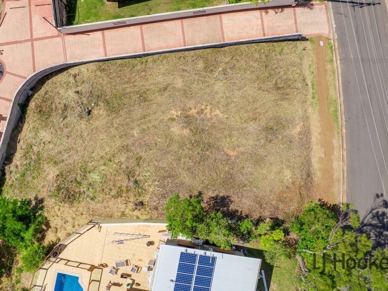 16 Sayre Cres, Boyne Island QLD 4680