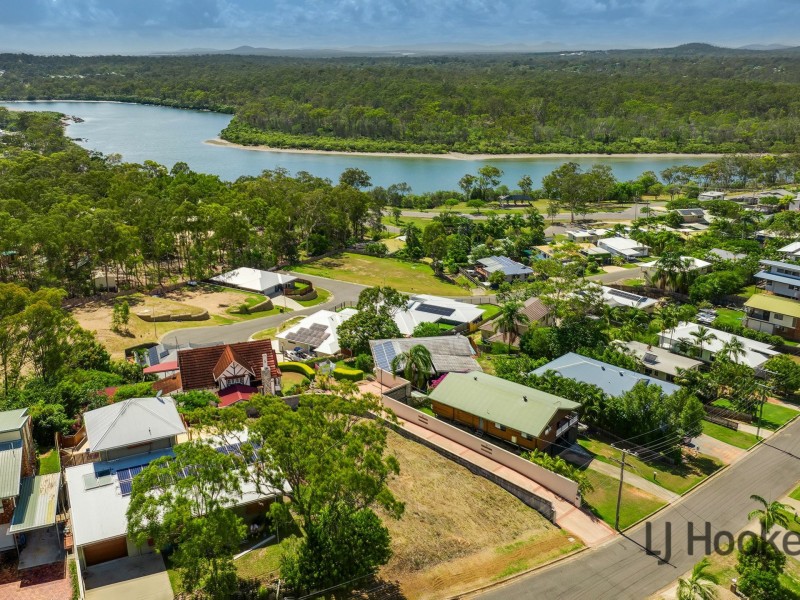 16 Sayre Cres, Boyne Island QLD 4680