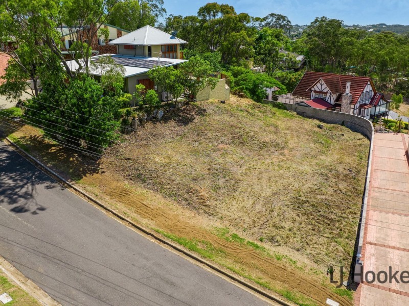 16 Sayre Cres, Boyne Island QLD 4680
