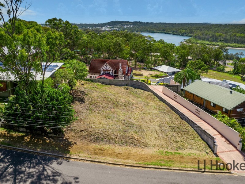 16 Sayre Cres, Boyne Island QLD 4680
