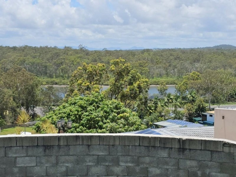 16 Sayre Cres, Boyne Island QLD 4680