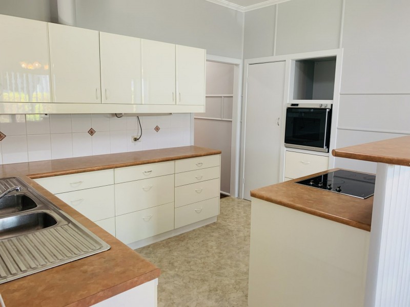 21 Boles Street, West Gladstone QLD 4680