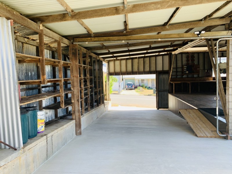 21 Boles Street, West Gladstone QLD 4680