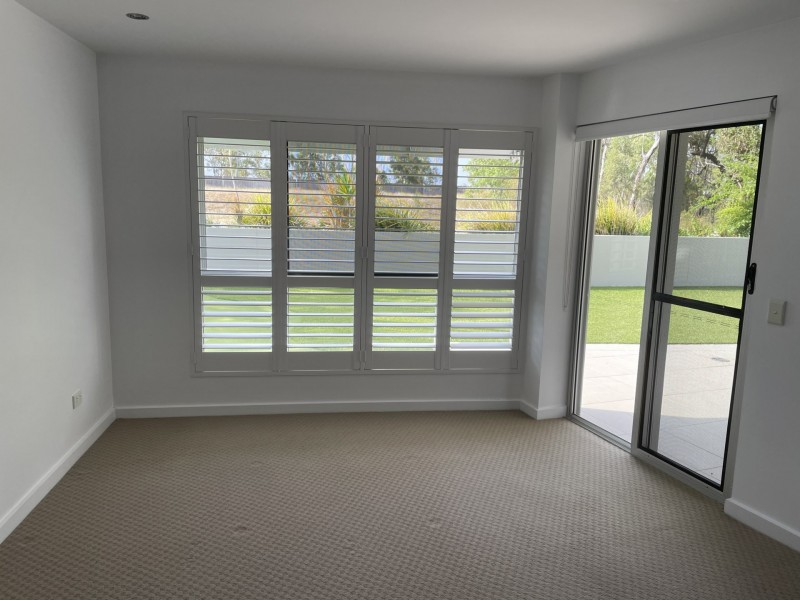 1/2 The Promenade, Boyne Island QLD 4680