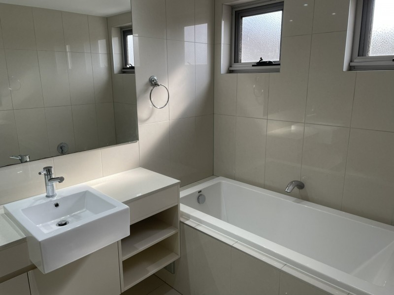 1/2 The Promenade, Boyne Island QLD 4680