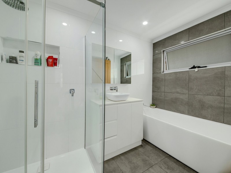 23 Amaroo Street, Boyne Island QLD 4680