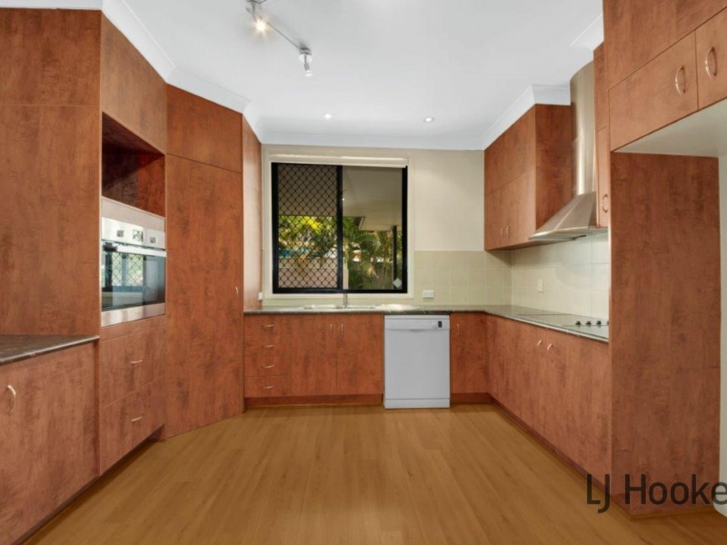 10 Lighthouse Drive, Boyne Island QLD 4680