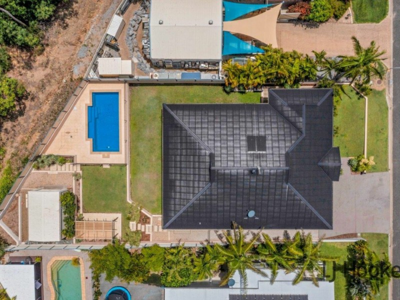 10 Lighthouse Drive, Boyne Island QLD 4680