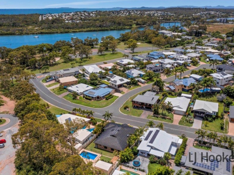 10 Lighthouse Drive, Boyne Island QLD 4680