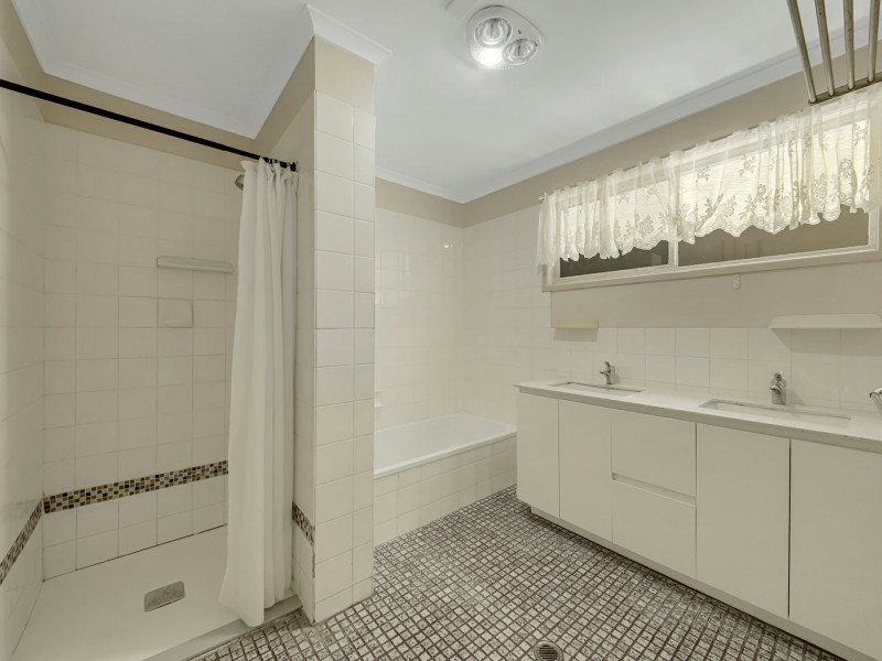 30 Alkina Crescent, Boyne Island QLD 4680