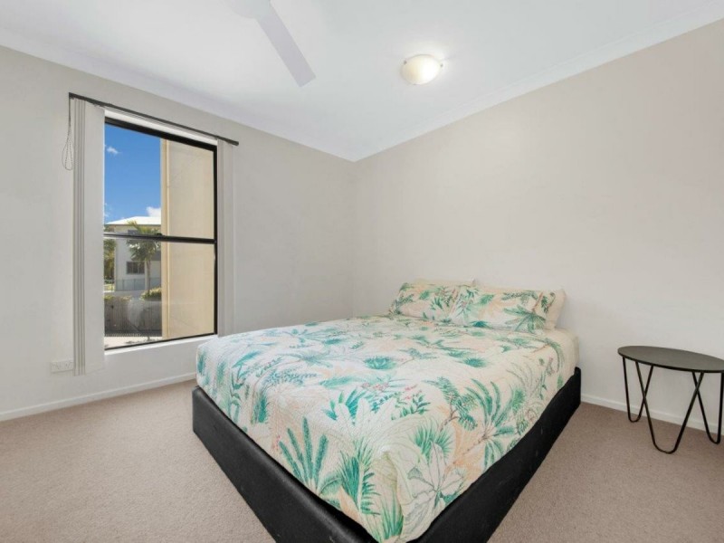 8/8a Wyndham Avenue, Boyne Island QLD 4680
