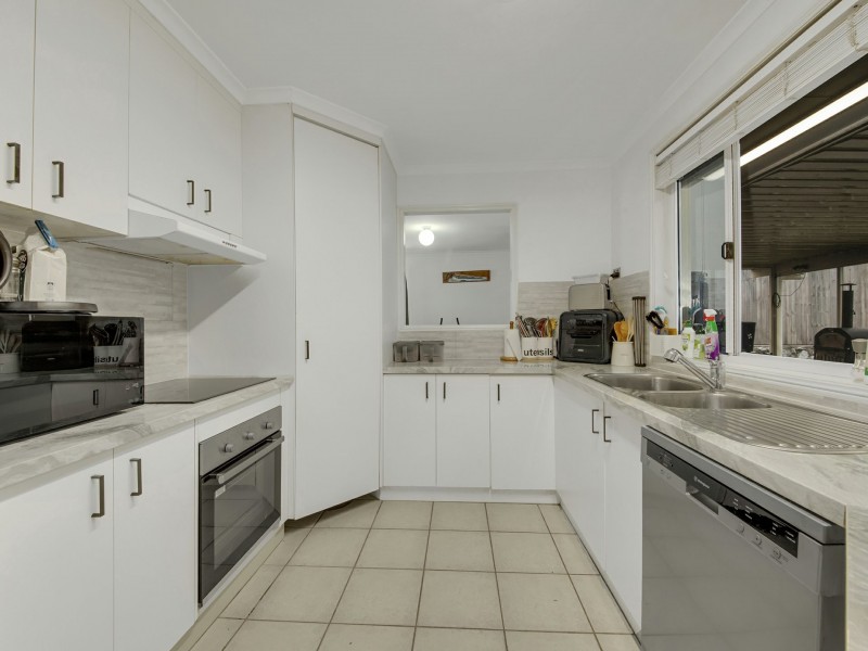 42 Curtis Avenue, Boyne Island QLD 4680