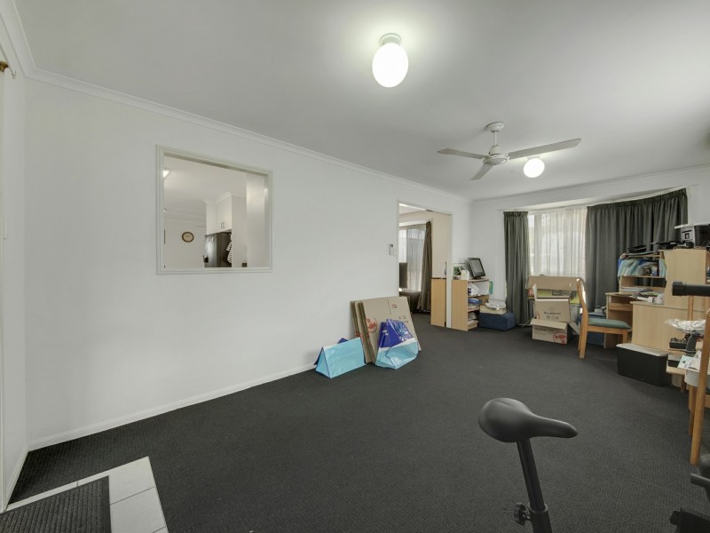 42 Curtis Avenue, Boyne Island QLD 4680