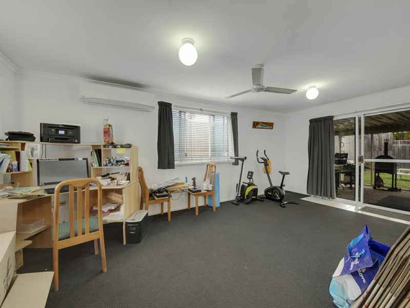 42 Curtis Avenue, Boyne Island QLD 4680