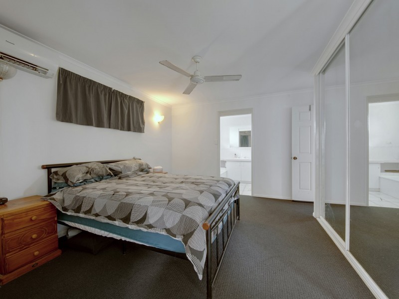 42 Curtis Avenue, Boyne Island QLD 4680