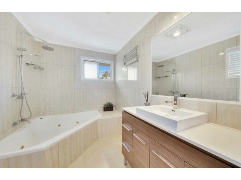 19 Chauvel Court, Boyne Island QLD 4680