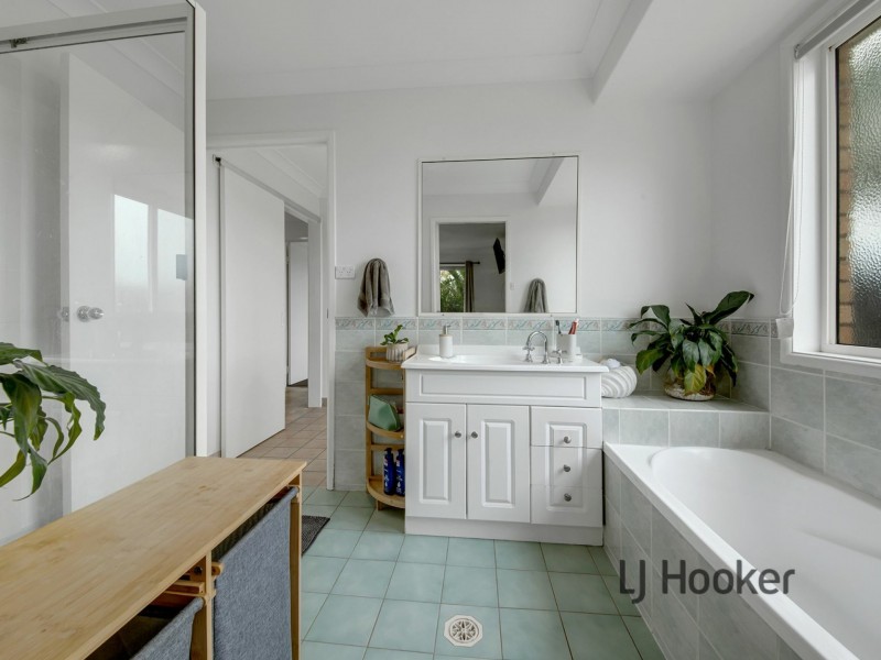 30 Carinya Drive, Clinton QLD 4680