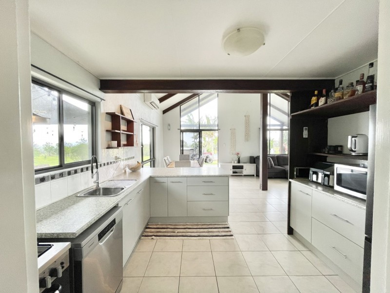 255 Red Hill Road, Bororen QLD 4678