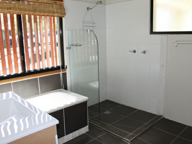 18 Sayre Crescent, Boyne Island QLD 4680