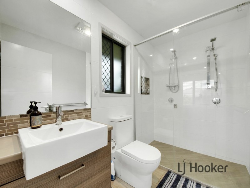 40 Koolivoo Parade, Boyne Island QLD 4680