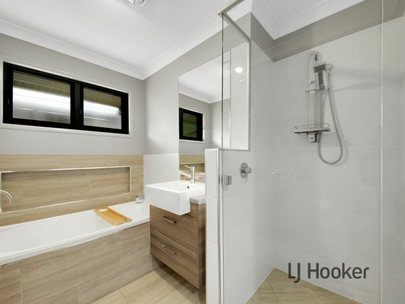 40 Koolivoo Parade, Boyne Island QLD 4680