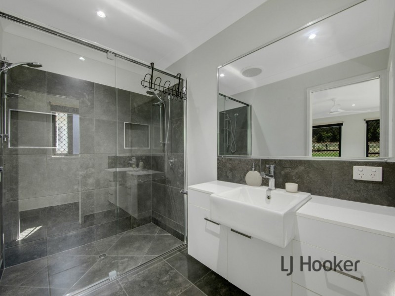 15 Lighthouse Drive, Boyne Island QLD 4680