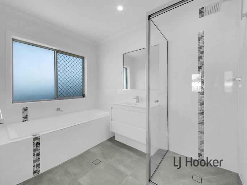 10 Brush Tail Court, Boyne Island QLD 4680